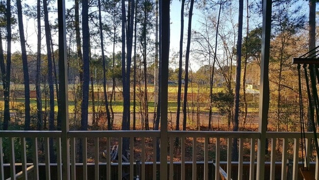 Building Photo - Beautiful Townhouse in West Ashley with Screened in Porch