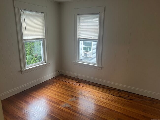 Building Photo - 855 Brewster St
