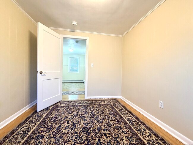 Building Photo - 12 Clark Ln