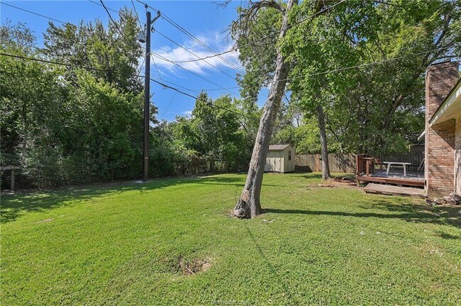 Building Photo - 1200 Holleman Dr
