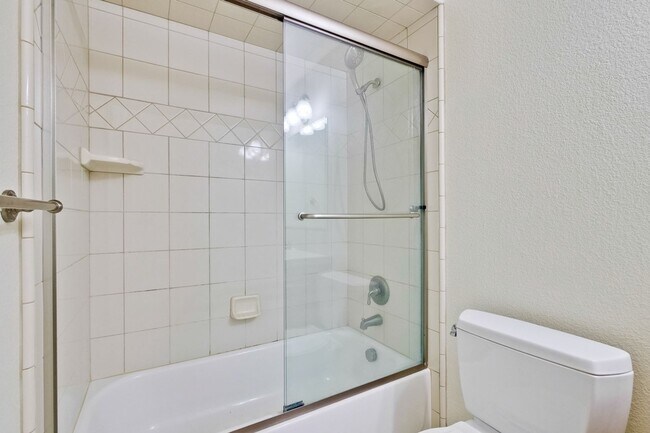 Building Photo - Spacious Home l Massive 12,525 Sq Ft Lot l...