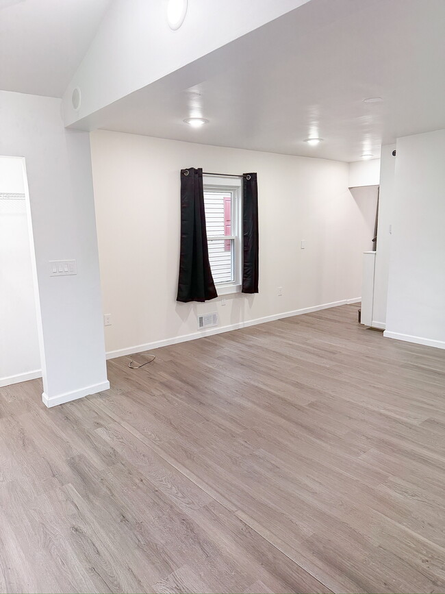 Building Photo - 613 Oakland Ave