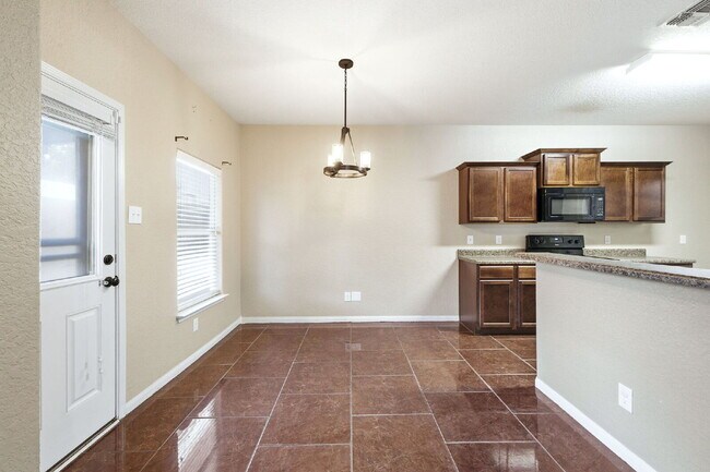 Building Photo - House in a Gated community with SOLAR PANELS!