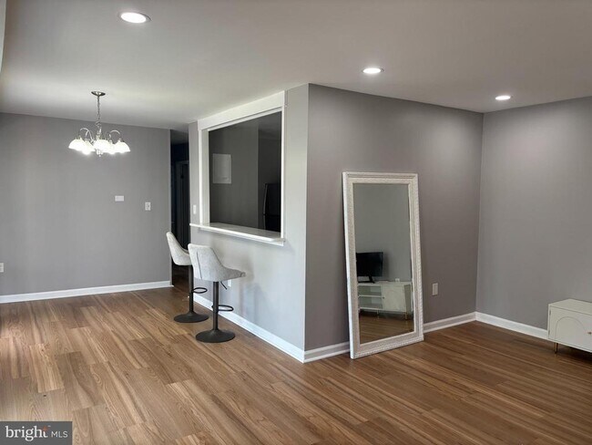 Building Photo - 9276 Adelphi Rd