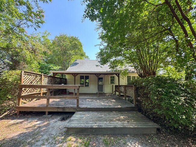 Building Photo - Charming 2 Bed 1.5 Bath Home in Haymount