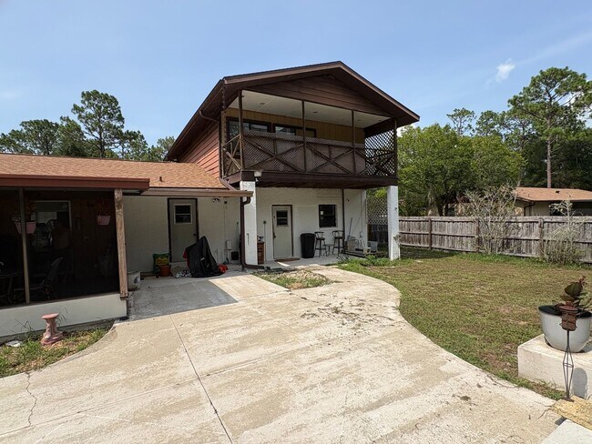 Building Photo - Large studio apartment with use of pool!