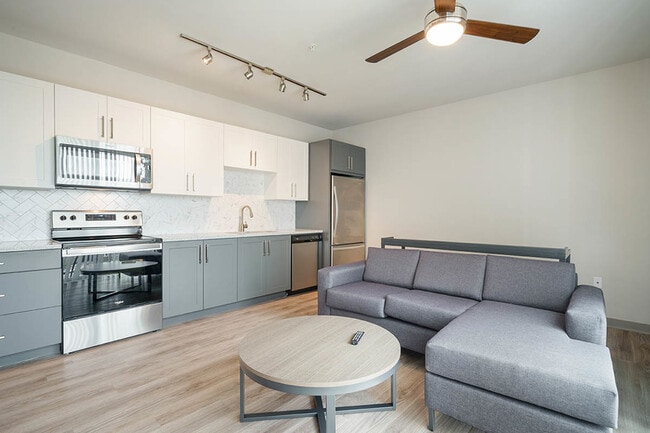 Stellar Large Plus - Kitchen / Living - unfurnished - Northside Apartments