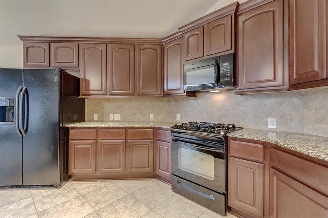 Building Photo - 5615 Stoneridge Ct