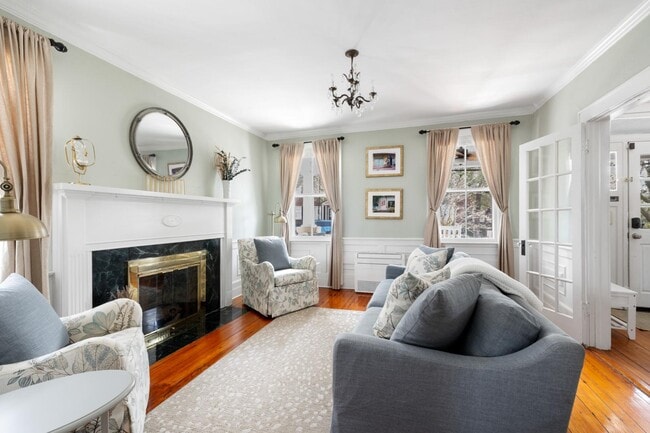 Building Photo - 56 Gadsden St