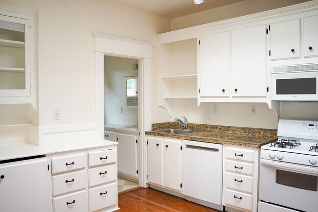 Building Photo - 1008 N Killingsworth St
