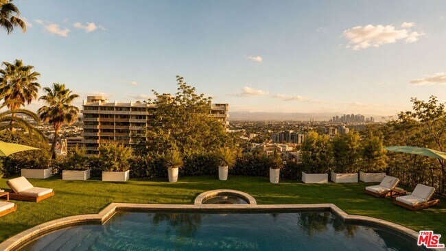 Building Photo - 8740 St Ives Dr