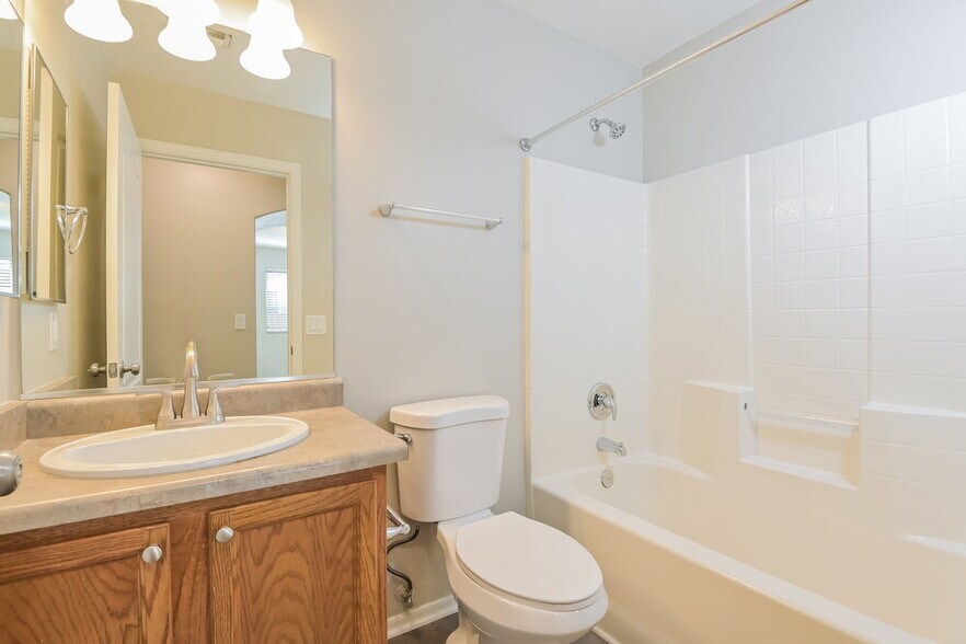 Building Photo - 660 W Cholla Crest Dr