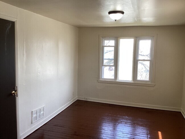 Building Photo - 4947 N 54th St
