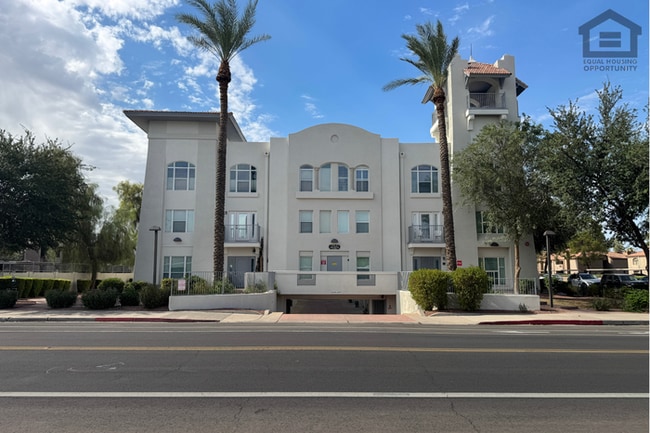 Building Photo - 3Bed/2.5Bath Condo at Priest Dr/Rio Salado Pkwy! -- ATTACHED 3-CAR GARAGE!
