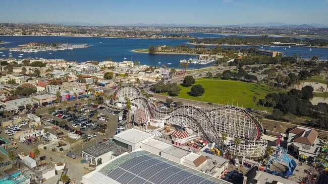 Building Photo - IS4