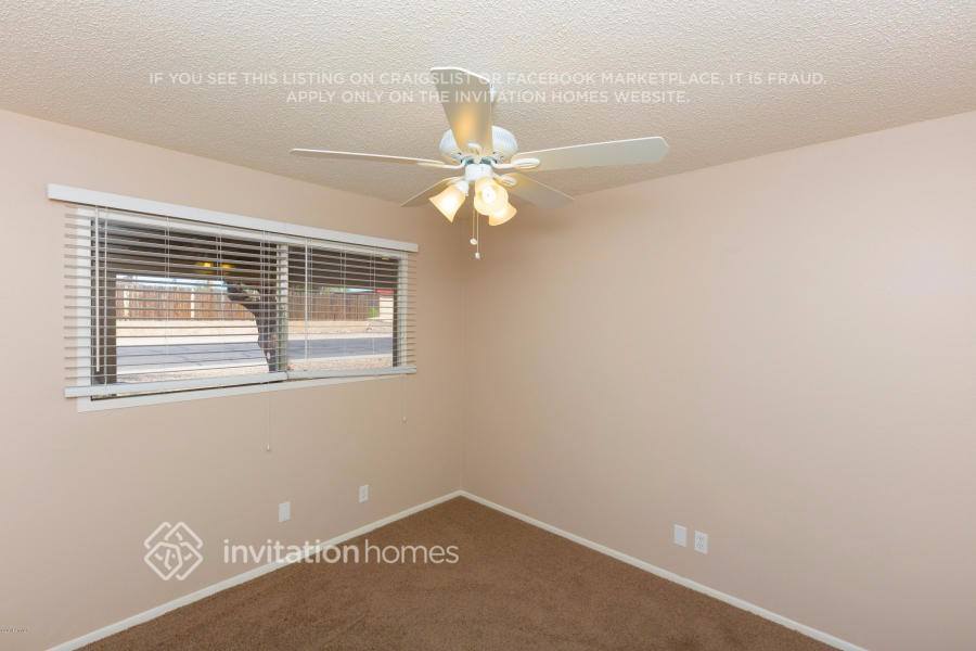 Building Photo - 1800 W Mountain View Dr