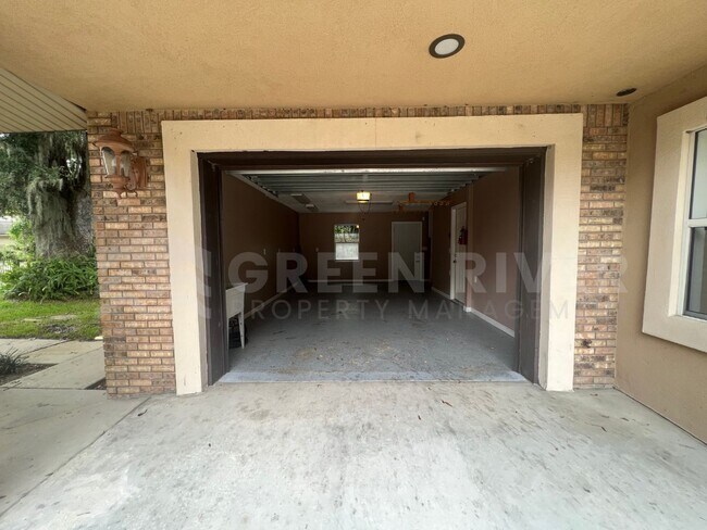 Building Photo - Amazing 4 bedroom home with St Johns River Views Available Now!