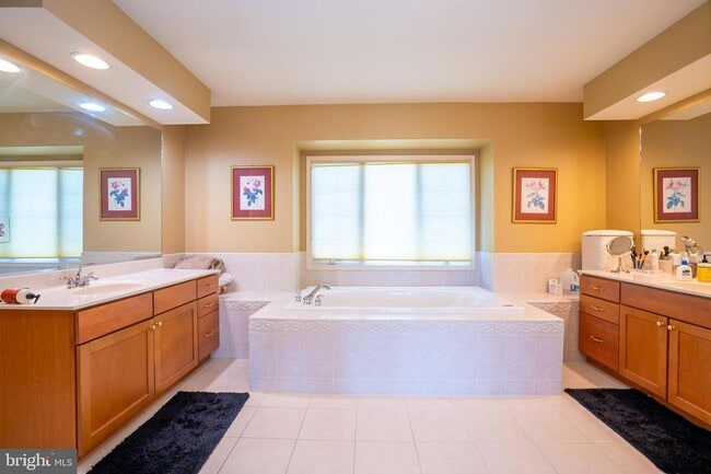 Building Photo - 19 Meadowlark Dr