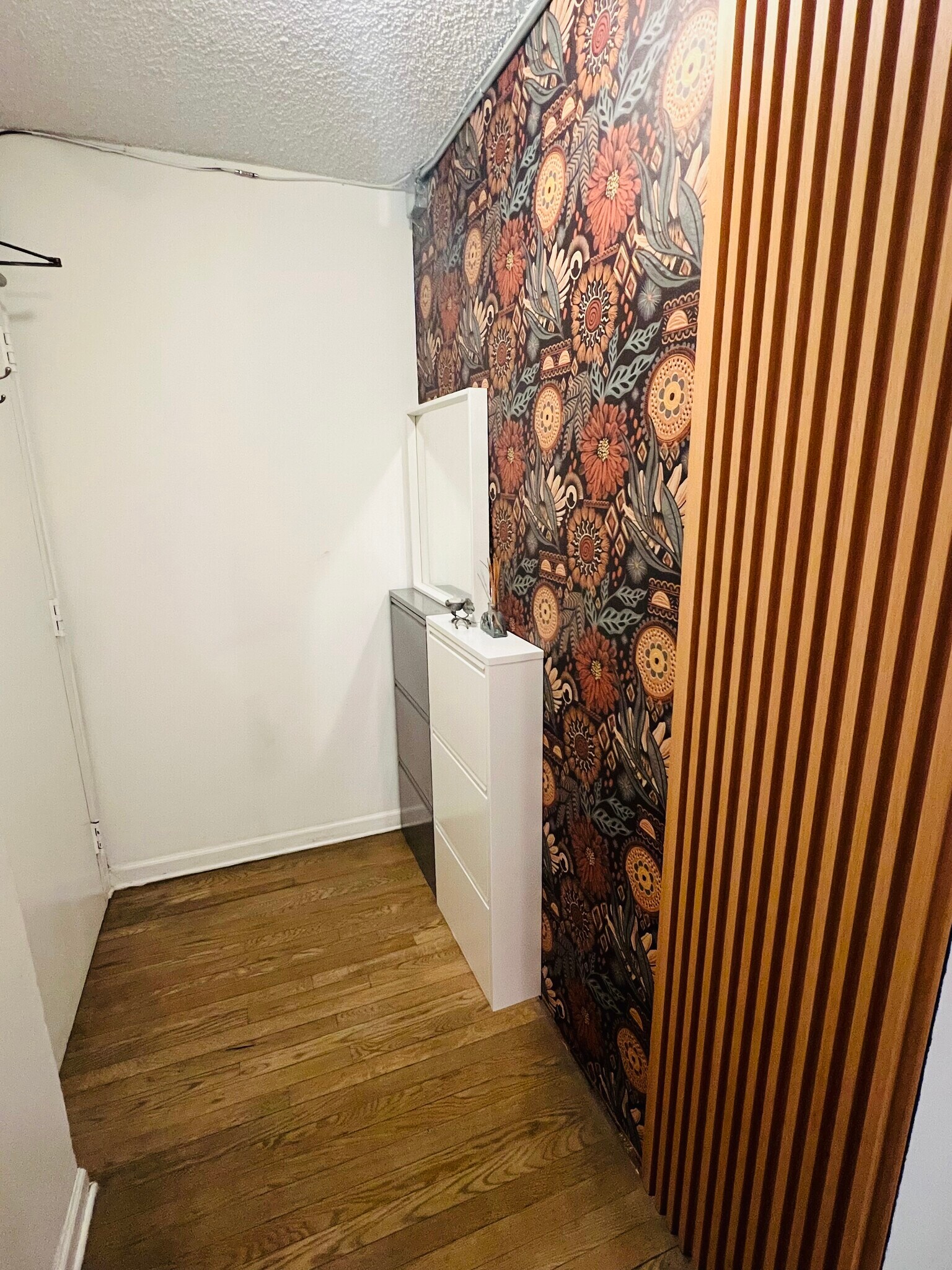Entryway - 200 N Dearborn St
