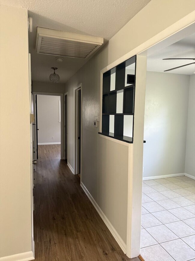 Building Photo - 3315 S Mt Carmel Ave