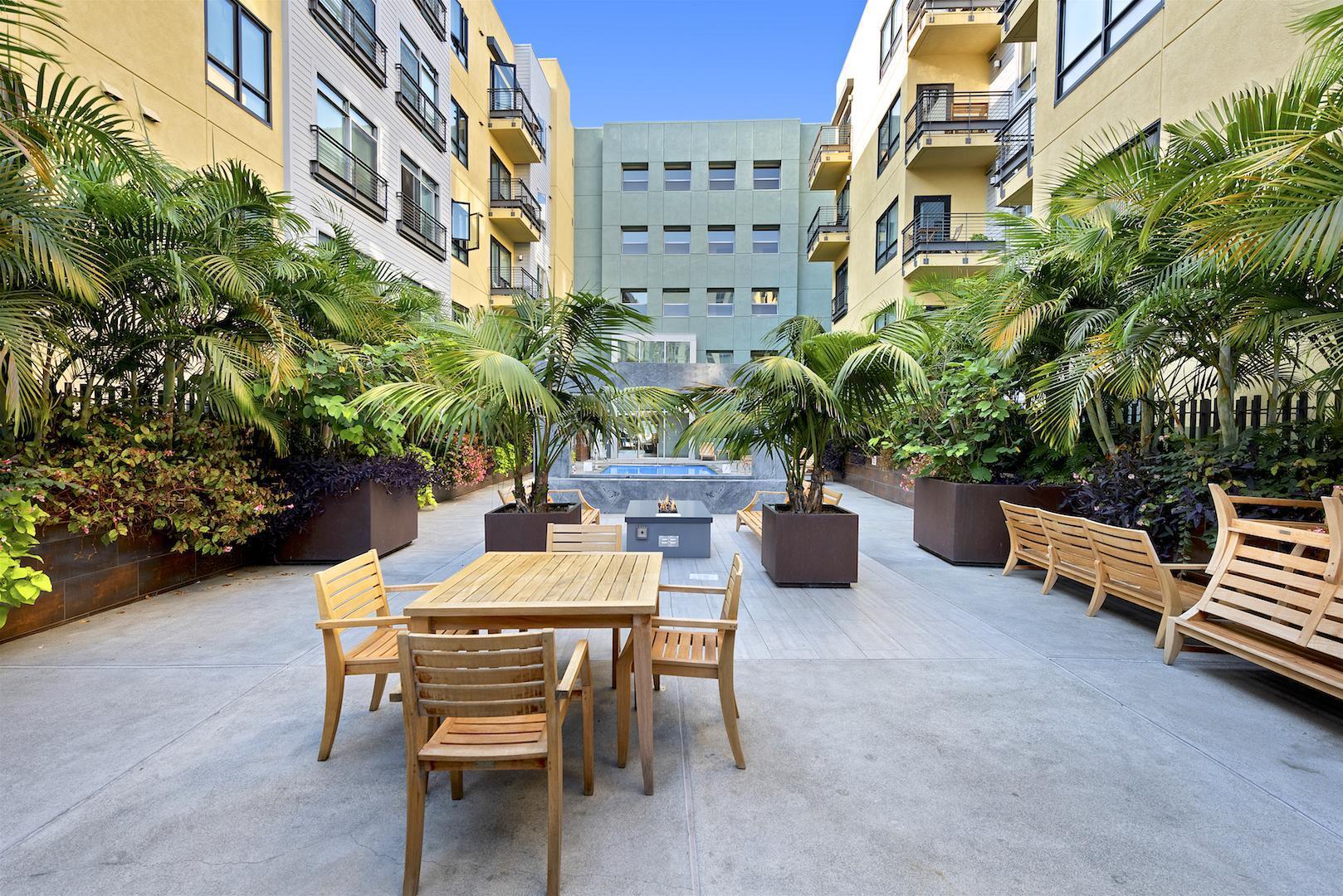 Building Photo - 889 Date St