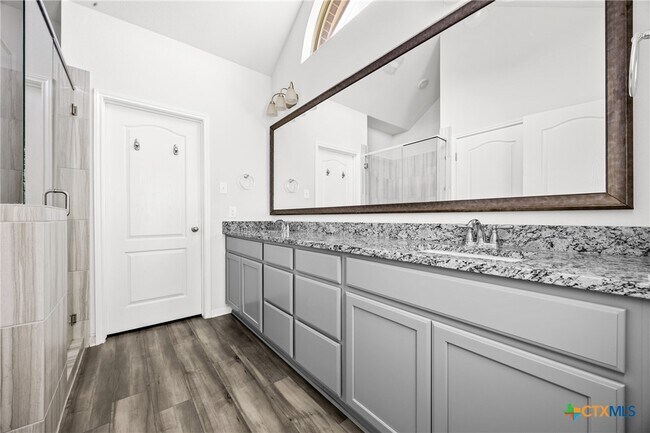 Building Photo - 2265 Wooster St