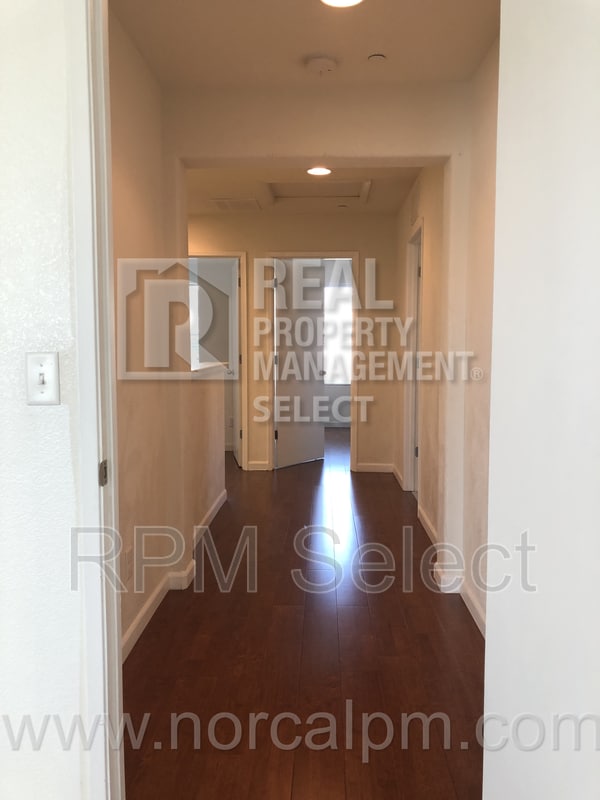 Building Photo - 8893 Robbins Rd