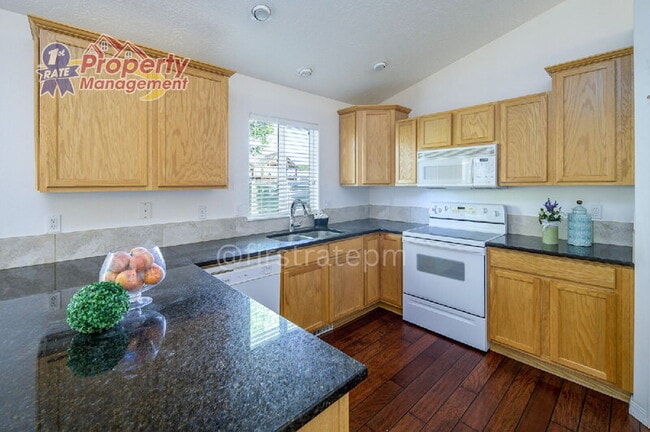 Building Photo - 1923 N Tyra Ave