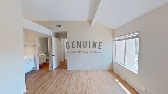 Building Photo - 2Bd 1Ba Condo in Newport Beach