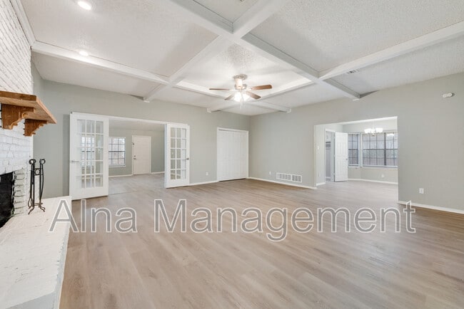 Building Photo - 1005 Canadian Cir