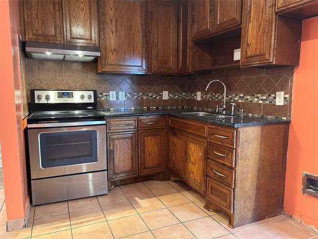 Building Photo - 16116 Green Manor Dr