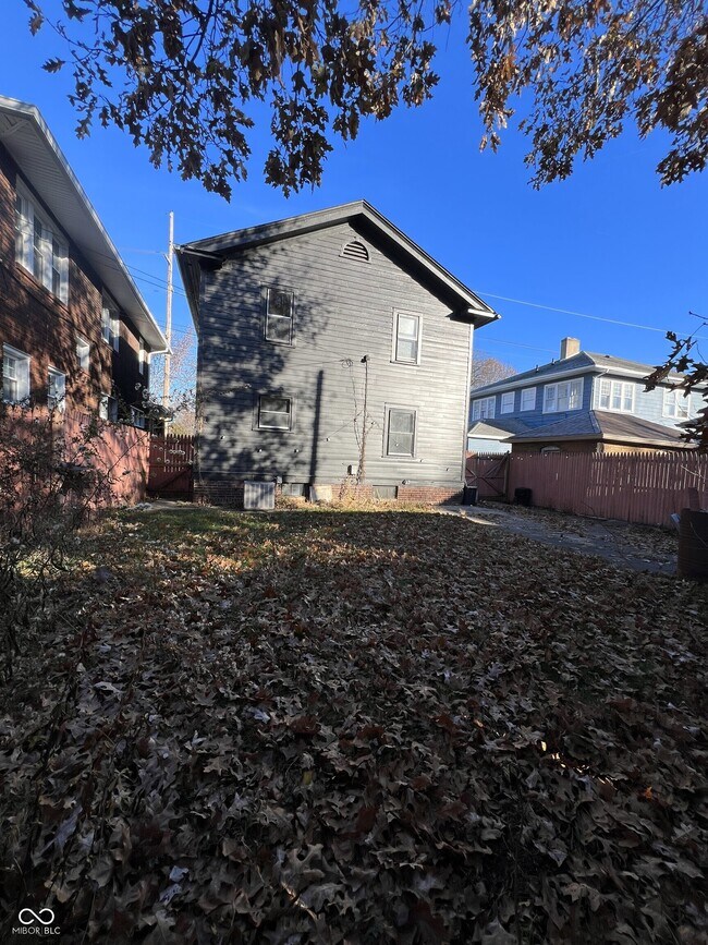 Building Photo - 745 E 49th St