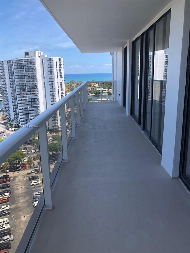 Building Photo - 3701 N Country Club Dr