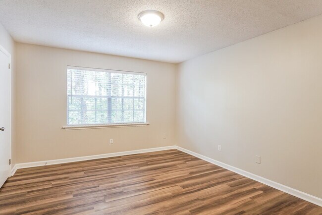 Building Photo - 1724 Sonia Dr