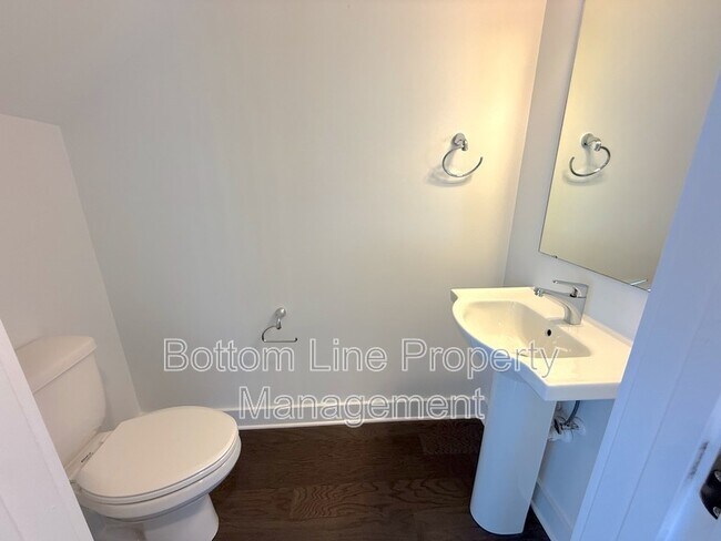 Building Photo - 118 W Poindexter Dr