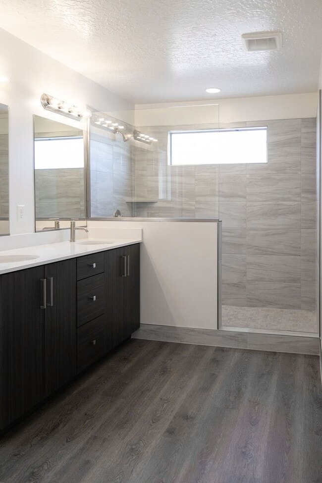 Building Photo - Spacious 4-Bed Home in Sage Canyon - Small Pet Friendly