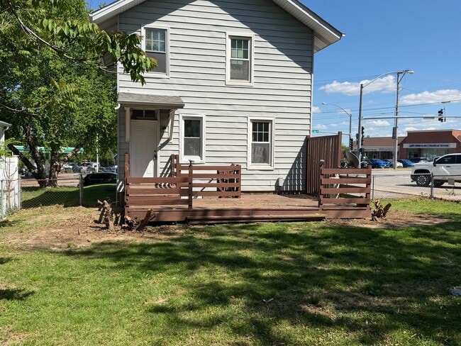 Building Photo - 437 S Elm Ave