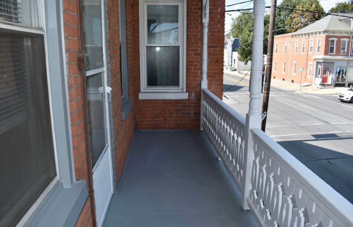 Building Photo - 478 Walnut St