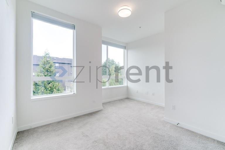 Building Photo - Unit