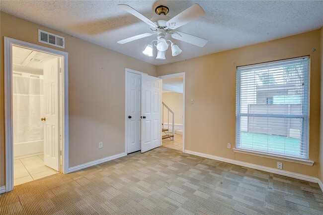 Building Photo - 3121 Park Ln