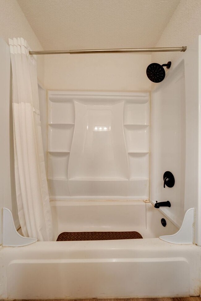 Building Photo - Charming 4 Bedroom Home on Beautiful 10-Acre Property!