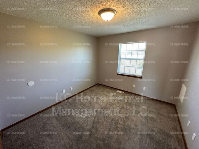 Building Photo - 502 Sky Vue Dr