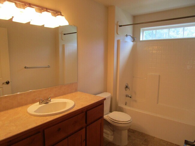 Building Photo - 3 Bedroom, 2 Bathroom on Corner Lot in Subdivision in North Prineville - Available Now!