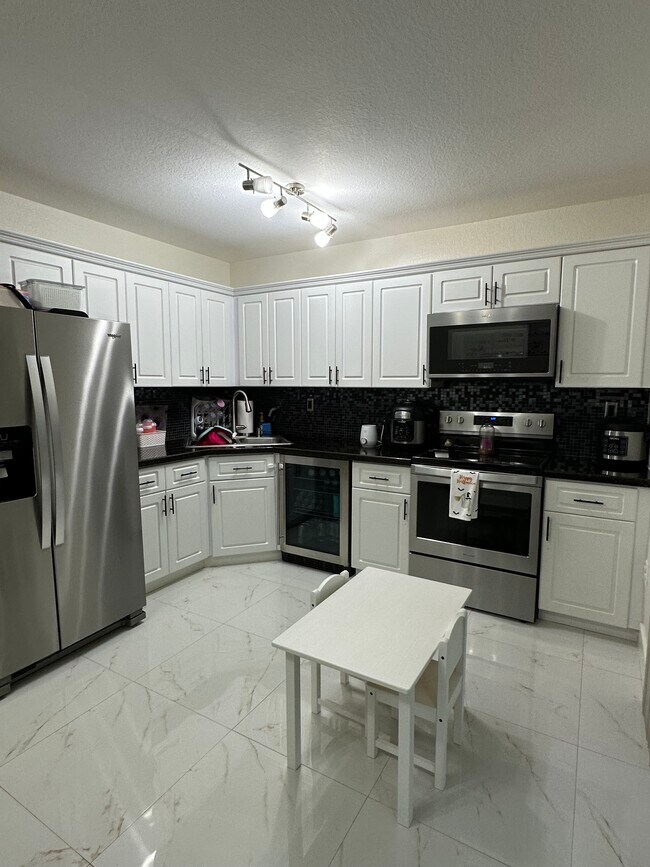 Primary Photo - 20764 SW 82nd Ave