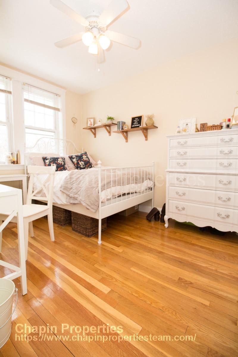 Building Photo - 187 Kent St