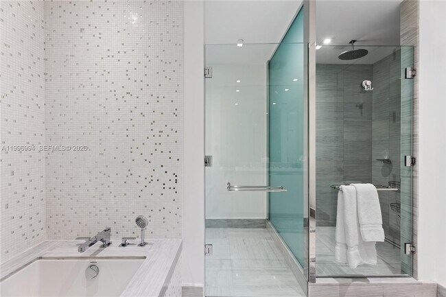 Building Photo - 16901 Collins Ave