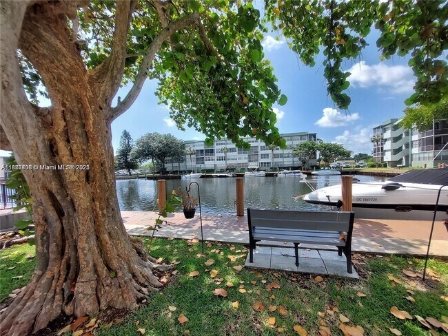 Building Photo - 2741 Taft St