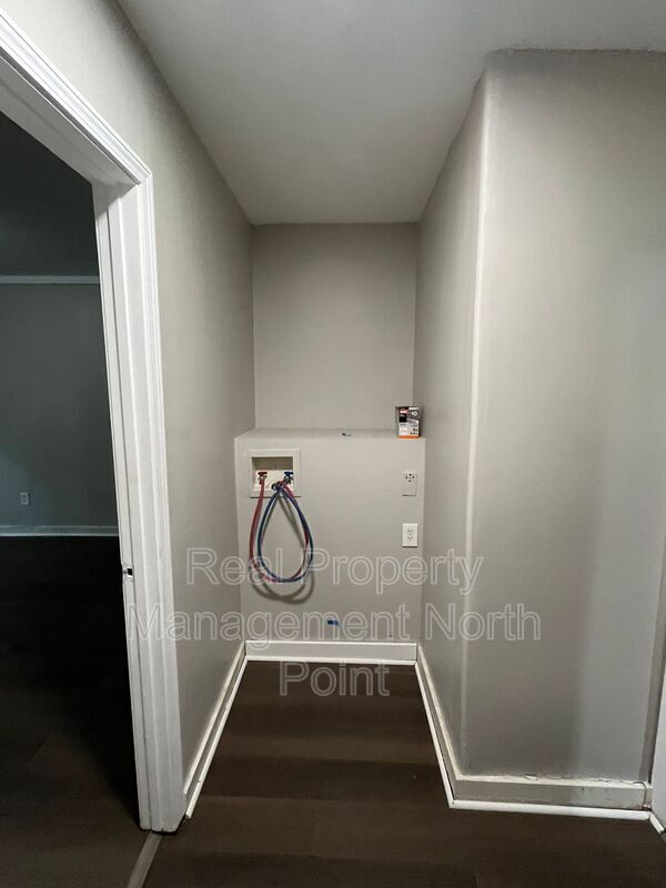 Building Photo - 468 Birney St NE