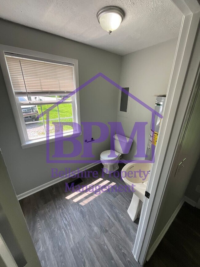 Building Photo - Freshly Updated 3 Bed, 1.5 Bath Home in Cl...