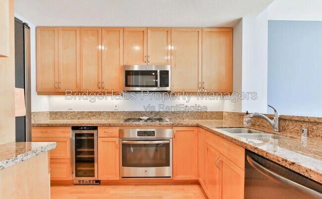 Building Photo - 850 Beech St